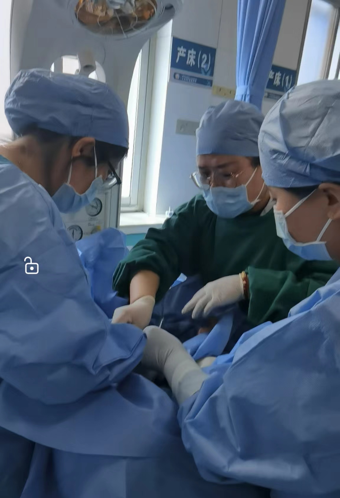 急诊双胎剖宫产  多学科团队护佑母婴平安